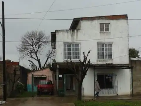 Casa en venta en Rafael Calzada 