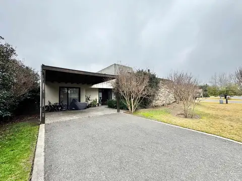 Avenida Carlos Pellegrini 3600