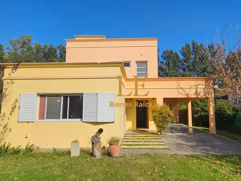 Casa en Venta con 2 cocheras
