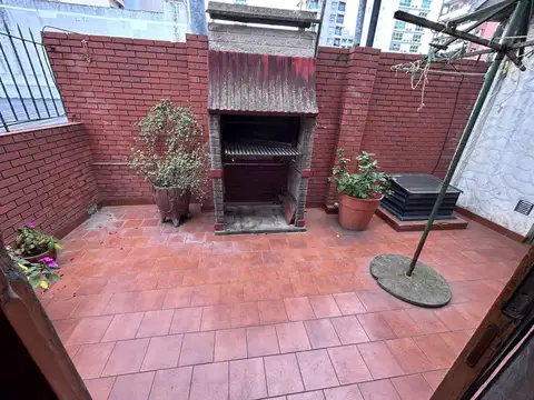 PH Tipo Casa de 4 Ambientes con Cochera y Terraza | Apto Profesional | Centro de Lomas