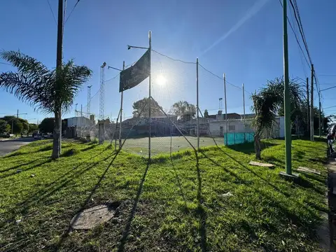Cancha de fútbol, bufete y vestuarios