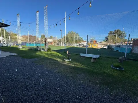 Cancha de fútbol, bufete y vestuarios