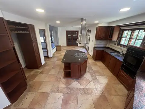 Casa 5 ambientes con 3 baños