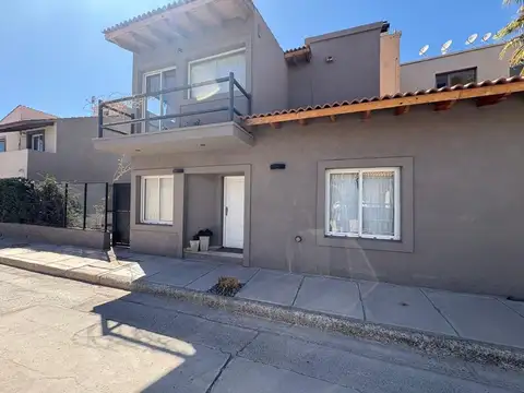 VENTA CASA 3 HABITACIONES BARRIO SEMIPRIVADO