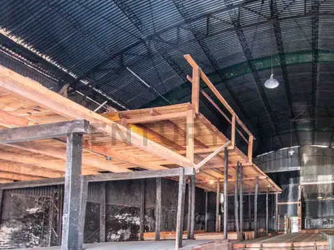 Galpon en Venta 17  mts Frente