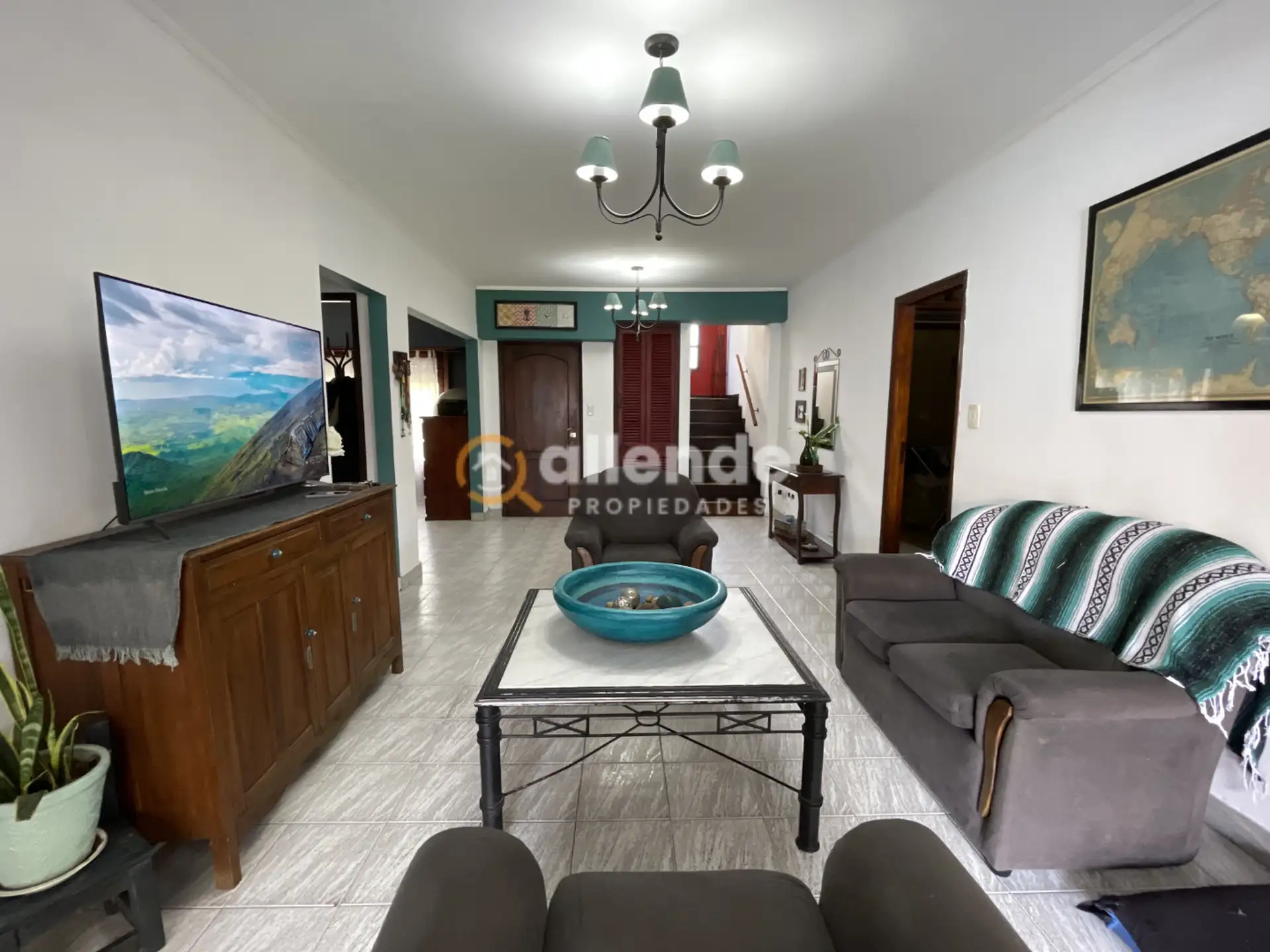 Casa 5 ambientes, Constitución