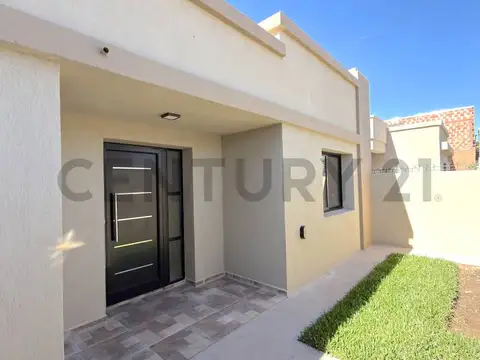 Casa remodelada total a estrenar con 3 habitaciones, patio y pileta.VENADO TUERTO