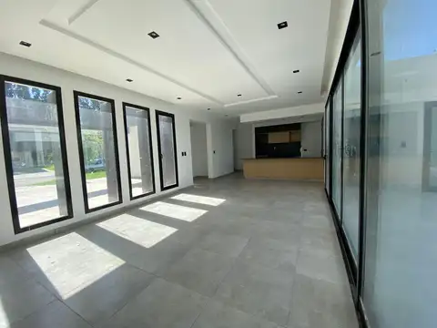 Casa en Venta en Countries y Barrios Cerrados en Esteban Echeverria, USD 240.000