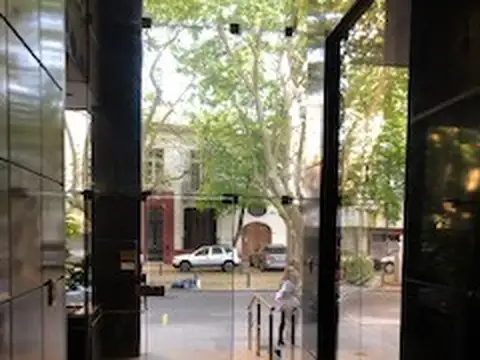 EXCELENTE PISO DE LUJO, AMBIENTES AMPLIOS. EN UNA DE LAS MEJORES ZONAS DE LA CIUDAD. 