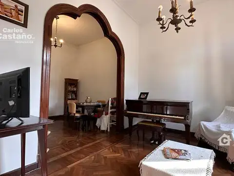 Casa 7 ambientes con 2 baños
