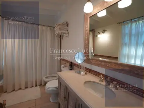 Casa 7 ambientes con 4 baños