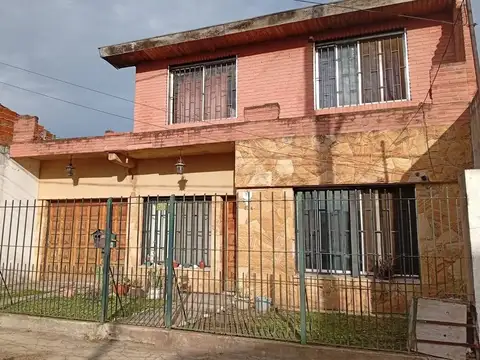 Casa 5 amb. en VENTA en El Palomar.