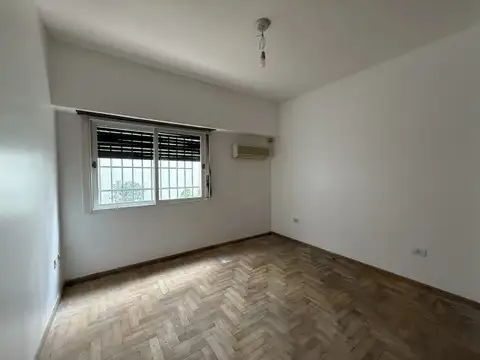 CASA 3 AMB CON PATIO Y GARAGE - RAMOS MEJIA