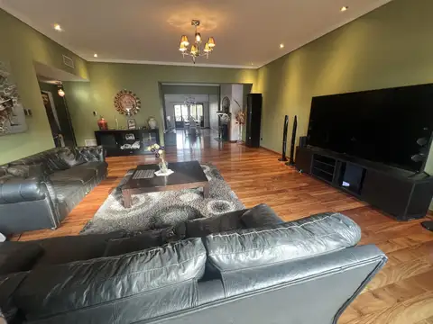 Casa en Venta con 6 cocheras