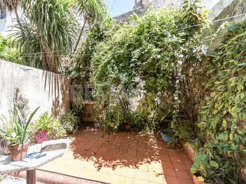 VENTA DEPTO FLORES 2 AMB A REFAC C/PATIO PARRILLA