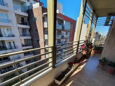 DEPARTAMENTO VENTA TRES DORMITORIOS BALCON FRENTE BARRIO MARTIN CENTRO ROSARIO