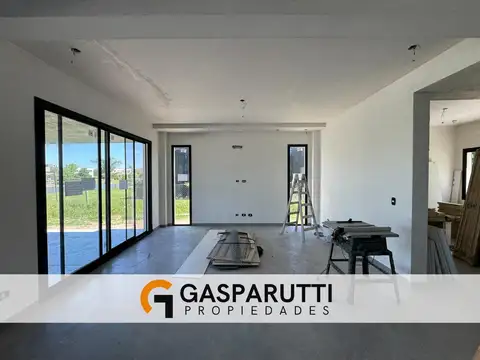 Casa en Venta con 4 cocheras
