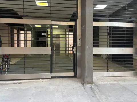 EXCELENTE oficina de 100 M2 c/ espacio guarda coche