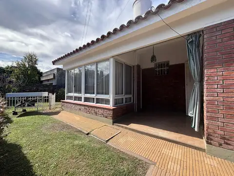 Casa en venta de 3 dormitorios con cochera , Roldán .