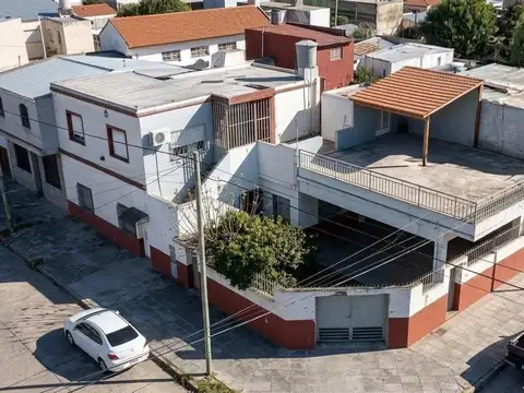 Casa en Venta con 3 cocheras