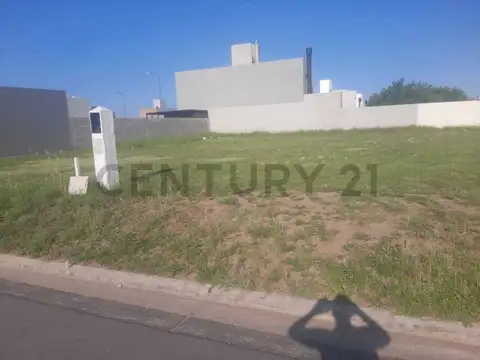 Terreno en Venta 27  mts Fondo