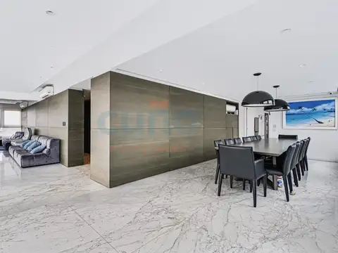 Departamento en Venta con 3 cocheras