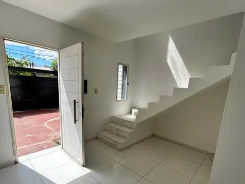 Casa en Alquiler con 1 cochera