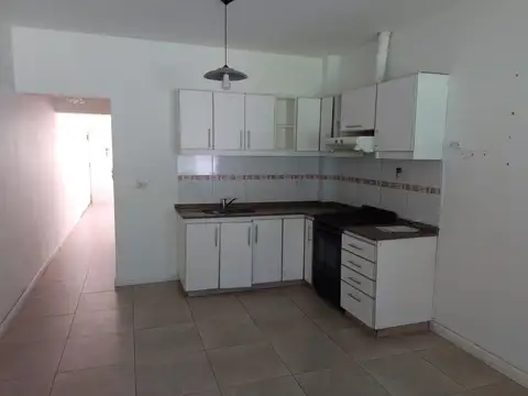 Casa en Alquiler con 2 cocheras