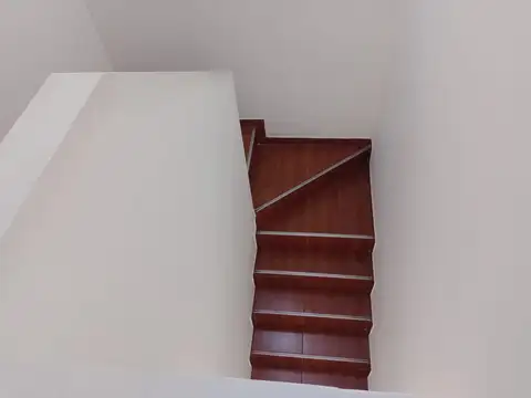 Dúplex de 2 dormit - jardín y cochera - Muñiz