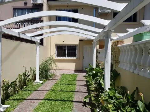 Dúplex de 2 dormit - jardín y cochera - Muñiz