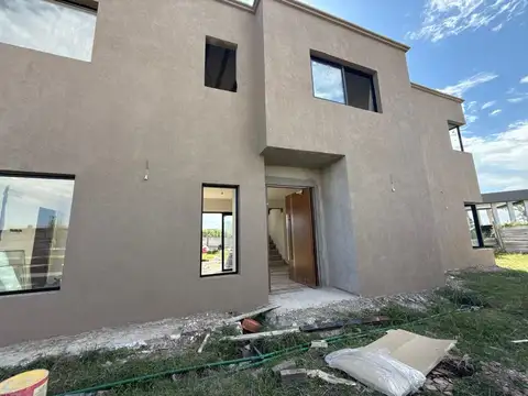 Casa 5 ambientes con 5 baños