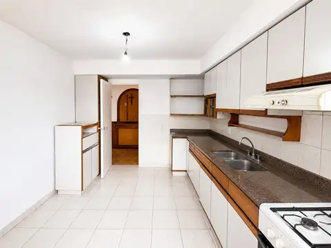 AMPLIO PH 3 AMBIENTES CON 2 PATIOS