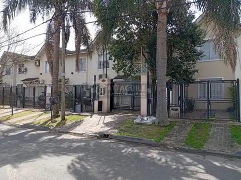 Casa - Alquiler - Argentina, Ituzaingó - ECUADOR 900