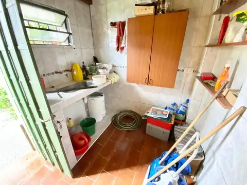 Chalet de 4 ambientes en dos plantas. Excelente ubicación.