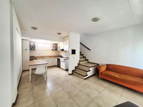 Depto Tipo Casa en Venta de 2 ambientes