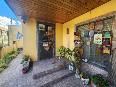 Casa 4 ambientes con 1 baño