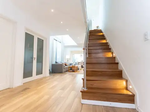 Casa 8 ambientes con 3 baños