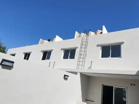 Depto Tipo Casa en Venta con 1 cocheras