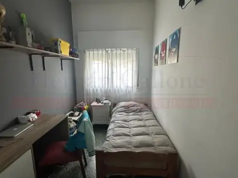 CASA CON GARAGE Y PATIO EN EXCELENTE ESTADO