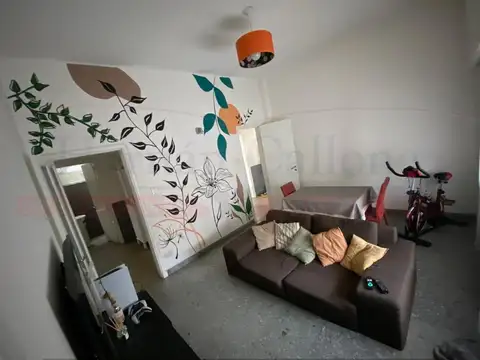 CASA CON GARAGE Y PATIO EN EXCELENTE ESTADO