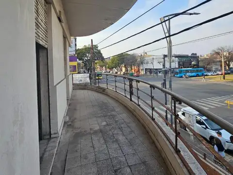 USO INTITUCIONAL/COMER - CASA  Av. SAN MARTÍN y Bv. SEGUÍ