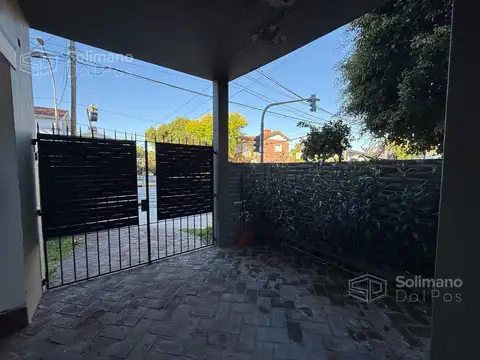 Casa en Alquiler con 1 cochera