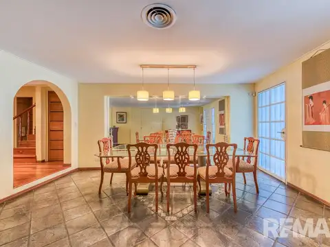 Casa 6 ambientes con 5 baños