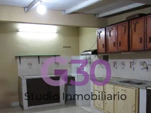 Casa en Alquiler con 2 cocheras