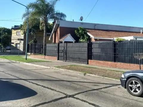 Exclusivo Chalet en Barrio Parque Villa Martelli - Impecable