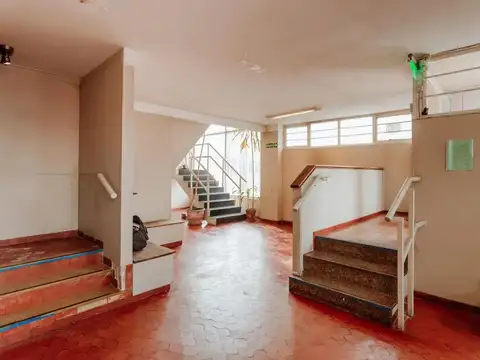 Local Comercial en venta - 15 Ambientes 6 Baños - Parque Patricios