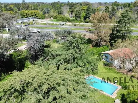 Casa en Colectora Norte, con categoría comercial.