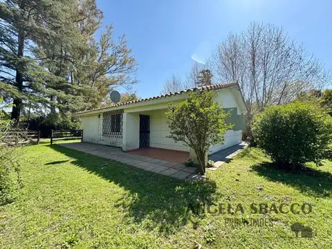 Casa 4 ambientes con 2 baños