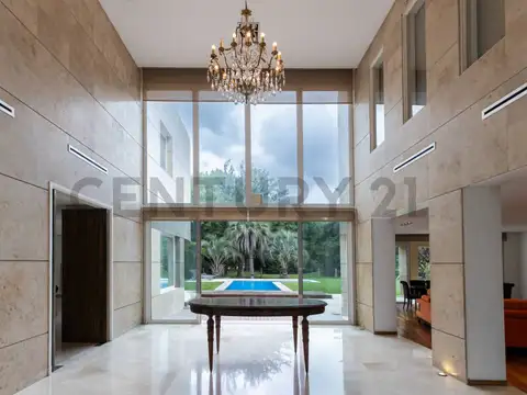 Casa en Venta con 2 cocheras