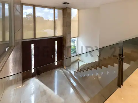 Casa 9 ambientes con 8 baños